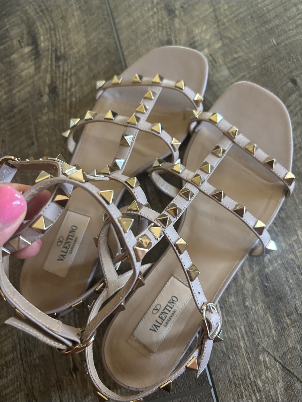 Valentino Garavani Rockstud Flat Calfskin Sandal With Straps size 38 - Picture 14 of 17